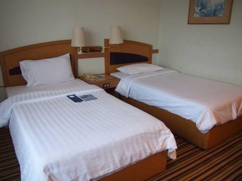 Chon Inter Hotel Chonburi Buitenkant foto