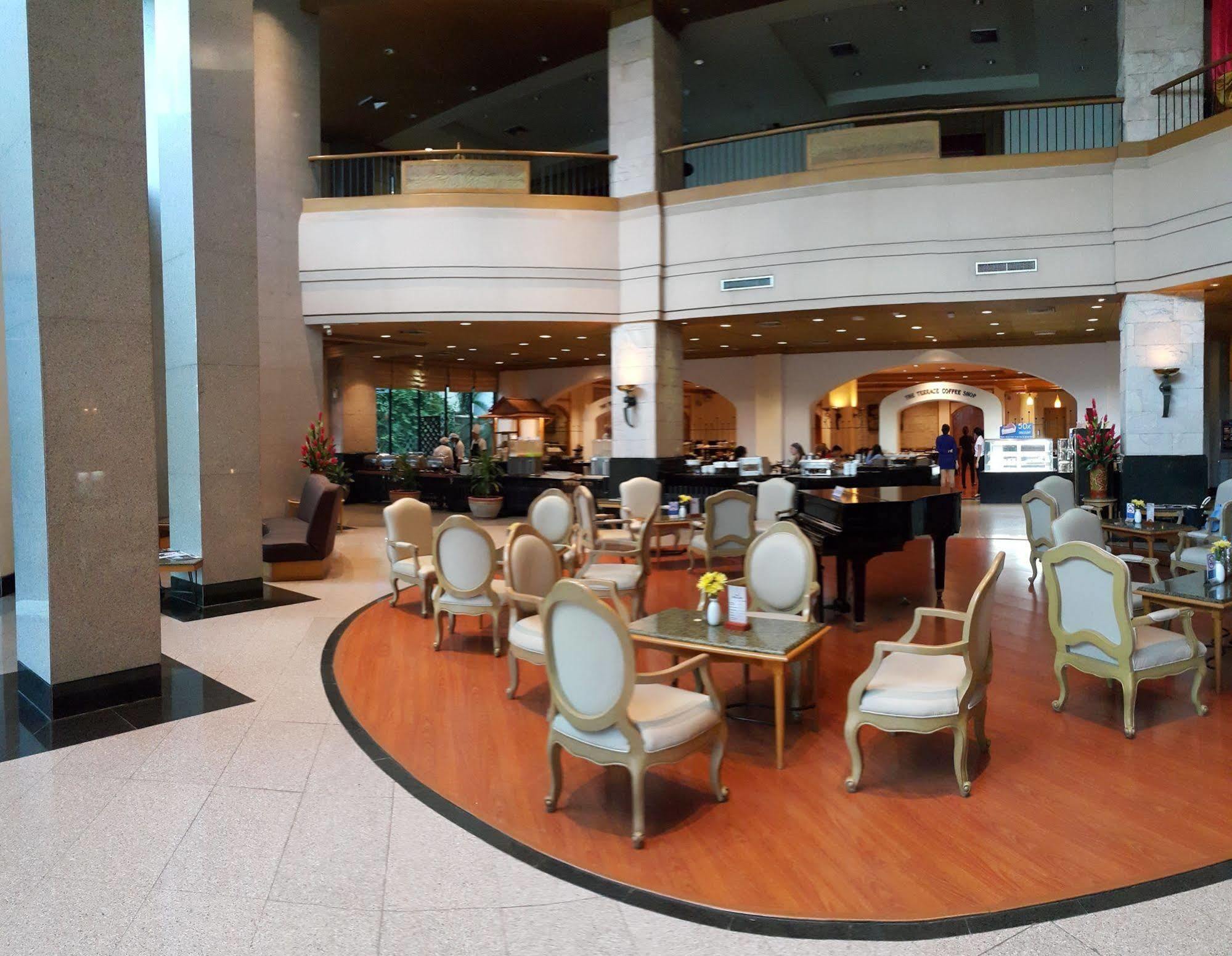 Chon Inter Hotel Chonburi Buitenkant foto