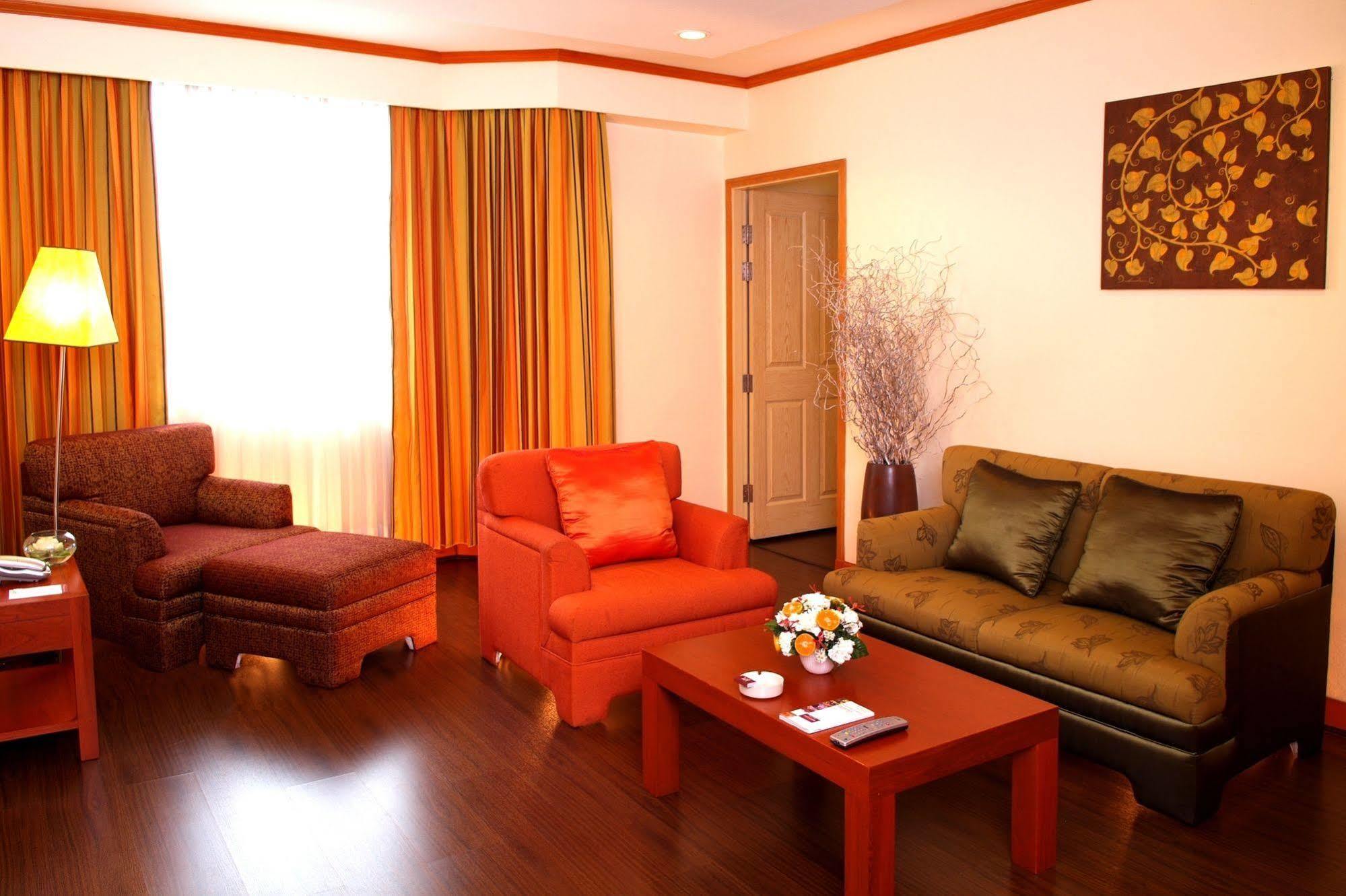 Chon Inter Hotel Chonburi Buitenkant foto