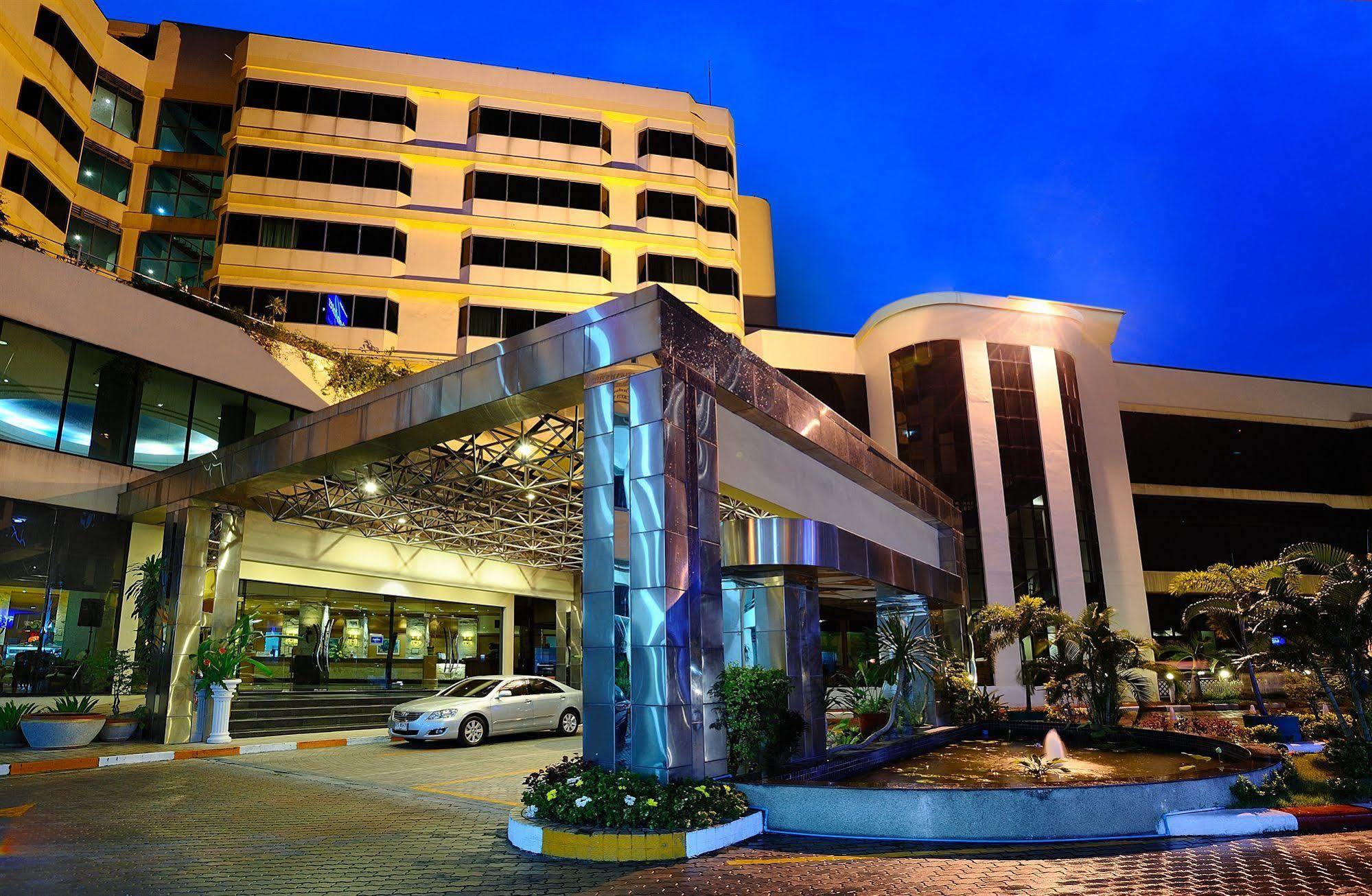 Chon Inter Hotel Chonburi Buitenkant foto