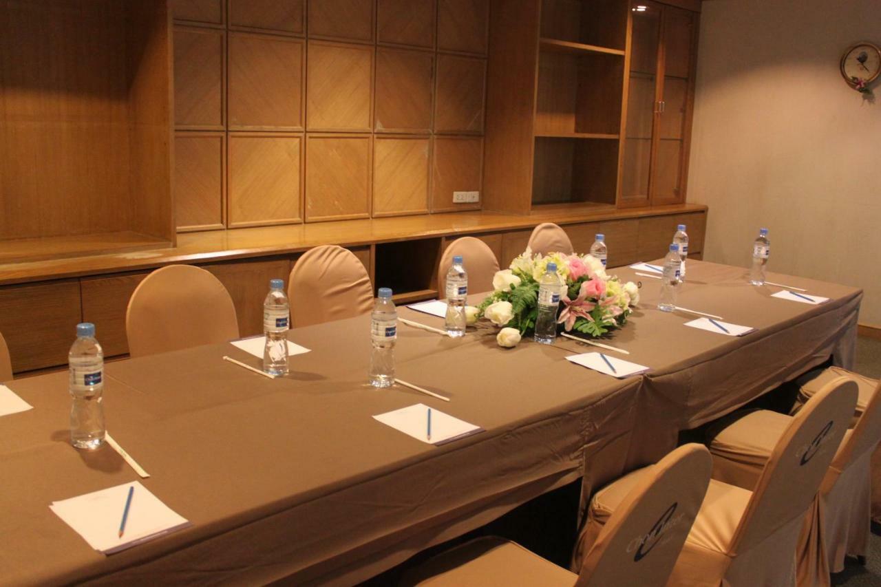 Chon Inter Hotel Chonburi Buitenkant foto