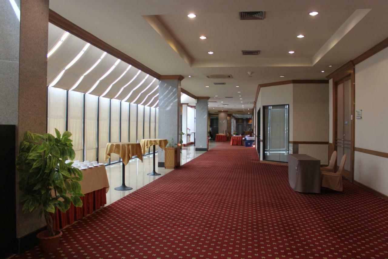 Chon Inter Hotel Chonburi Buitenkant foto
